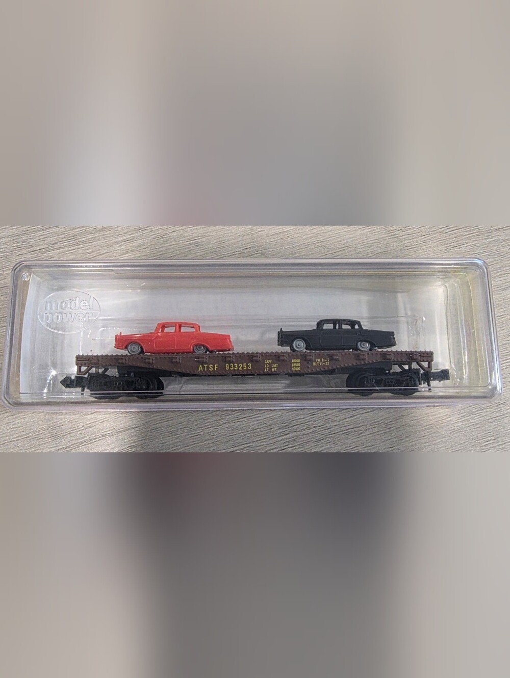 Model Power N Scale Santa Fe Flatcar With Automobiles